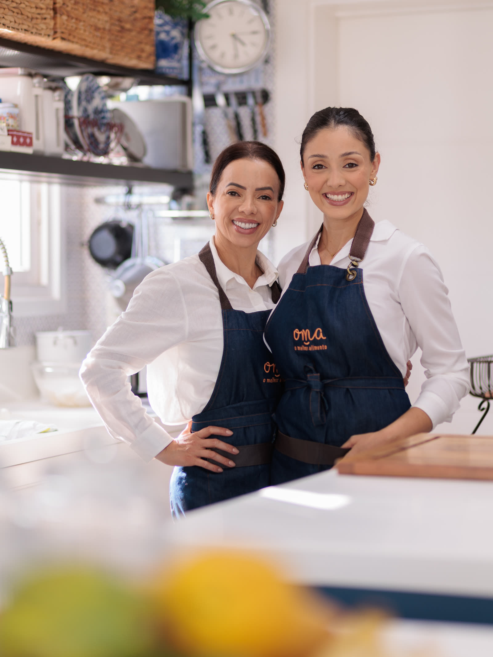 Tatiana e Juara Deiss na cozinha CASA OMA